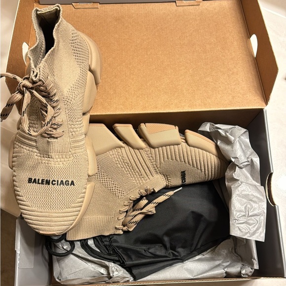 Authentic Balenciaga sneakers, excellent conditions only one use size 7 - Picture 1 of 2